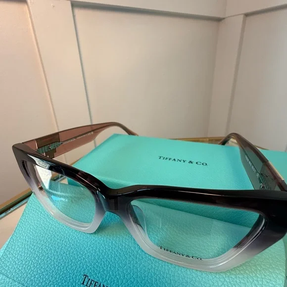 Tiffany & Co. Gradient Black and Cream Women's Glasses - Picture 7 of 7